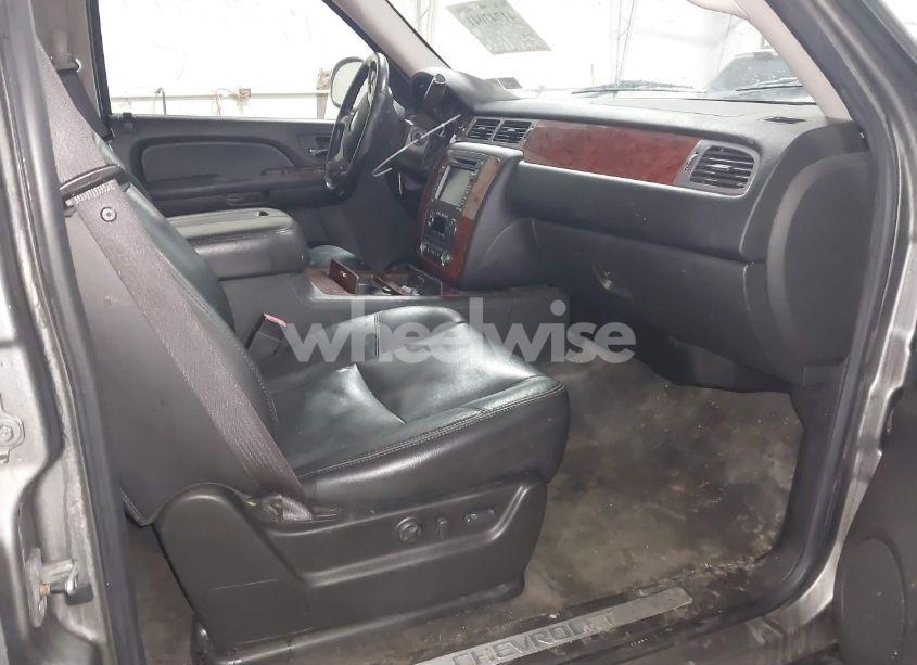 Photo 5 of 2009 Chevrolet Tahoe LTZ (VIN 1GNFK33049R143390)