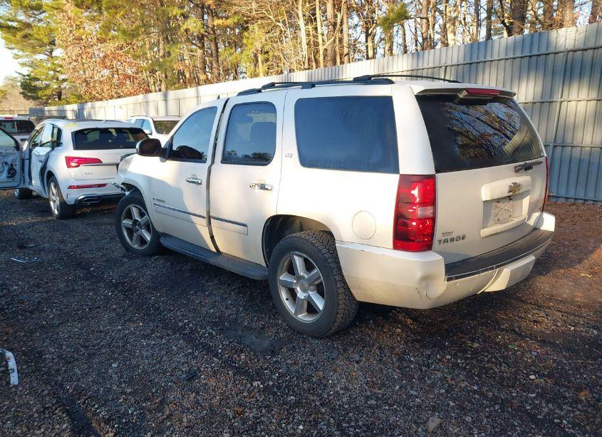 Photo 3 of 2009 Chevrolet Tahoe LTZ (VIN 1GNFK33069R291010)
