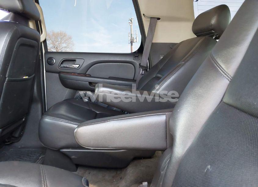 Photo 8 of 2009 Chevrolet Tahoe LTZ (VIN 1GNFK33089R218771)