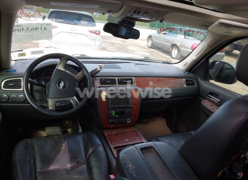 Photo 5 of 2009 Chevrolet Tahoe LTZ (VIN 1GNFK33099R285542)