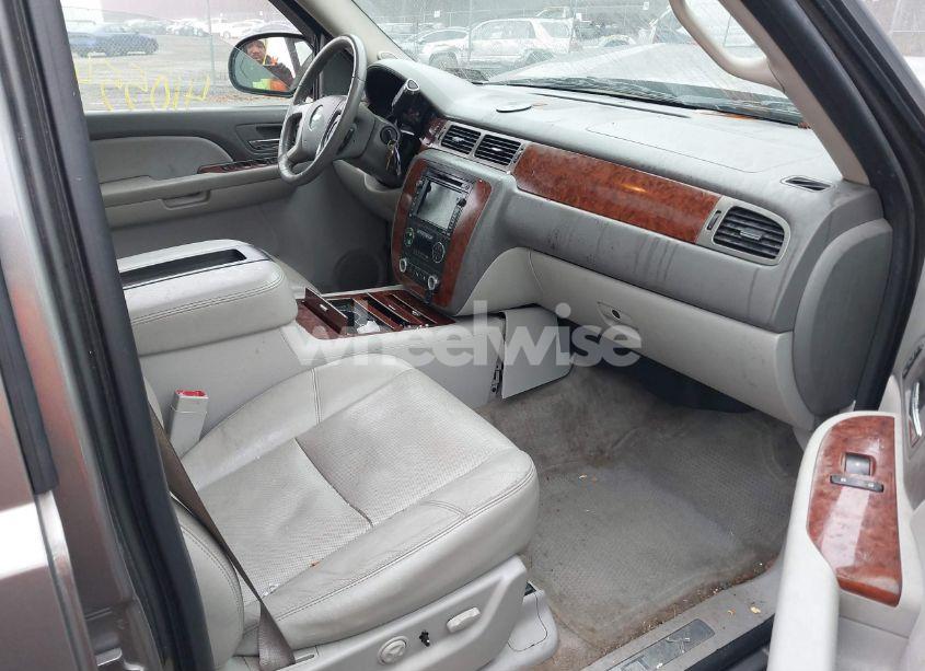 Photo 5 of 2009 Chevrolet Suburban 1500 LTZ (VIN 1GNFK36309R294720)