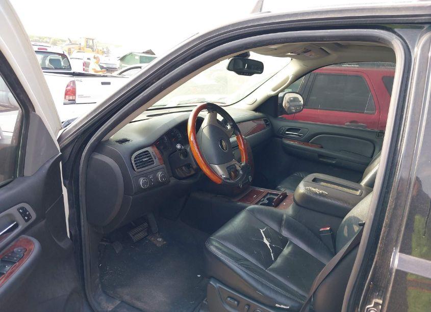 Photo 5 of 2009 Chevrolet Suburban 1500 LTZ (VIN 1GNFK36329R209098)