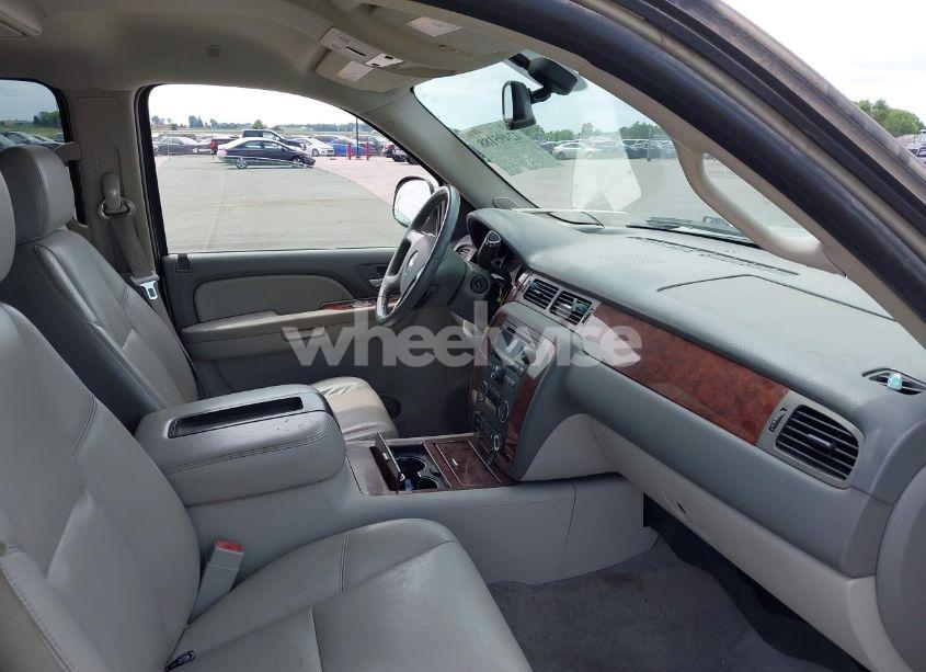 Photo 5 of 2009 Chevrolet Suburban 1500 LTZ (VIN 1GNFK36339R283999)