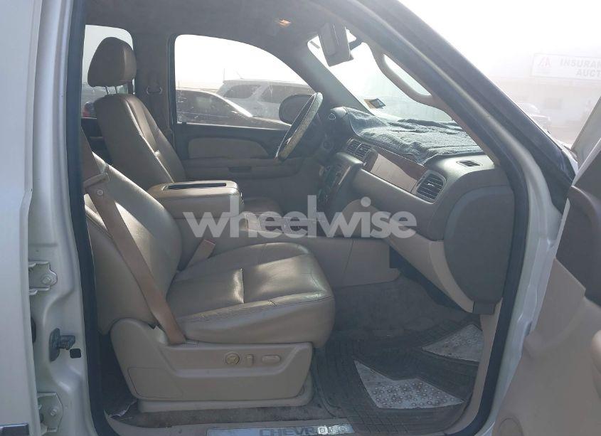 Photo 5 of 2009 Chevrolet Suburban 1500 LTZ (VIN 1GNFK36349R289729)