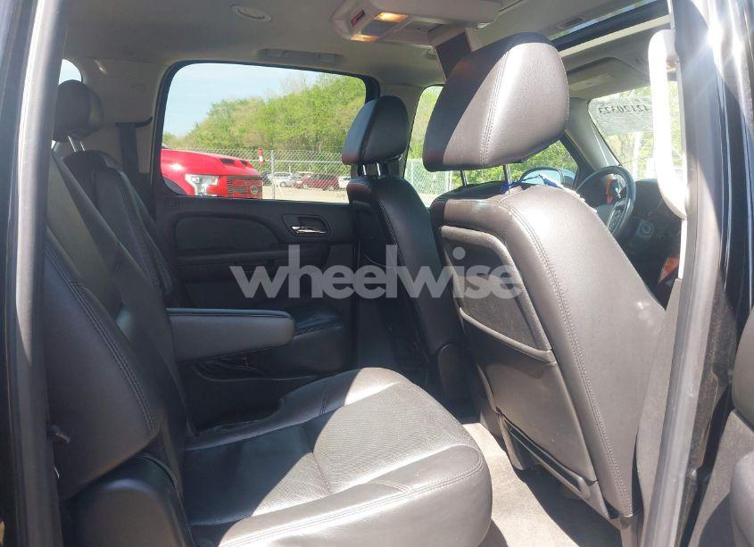 Photo 8 of 2009 Chevrolet Suburban 1500 LTZ (VIN 1GNFK36359R219818)