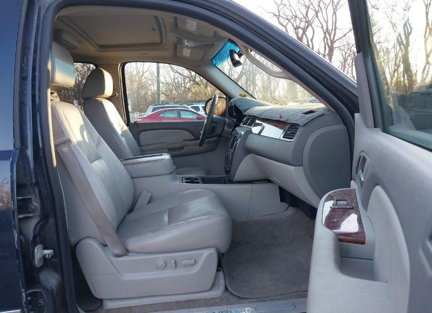 Photo 5 of 2009 Chevrolet Suburban 1500 LTZ (VIN 1GNFK36399J110048)