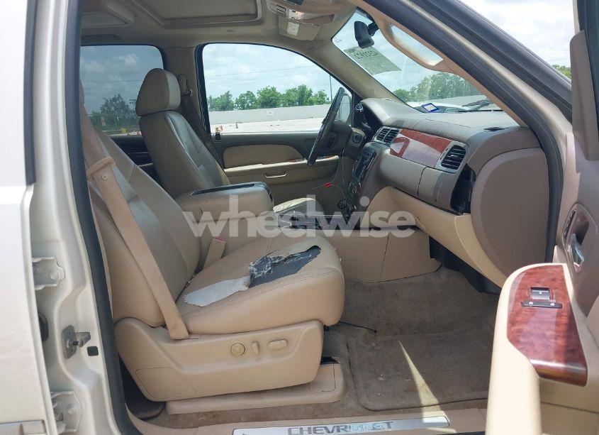 Photo 5 of 2009 Chevrolet Suburban 1500 LTZ (VIN 1GNFK36399R234676)