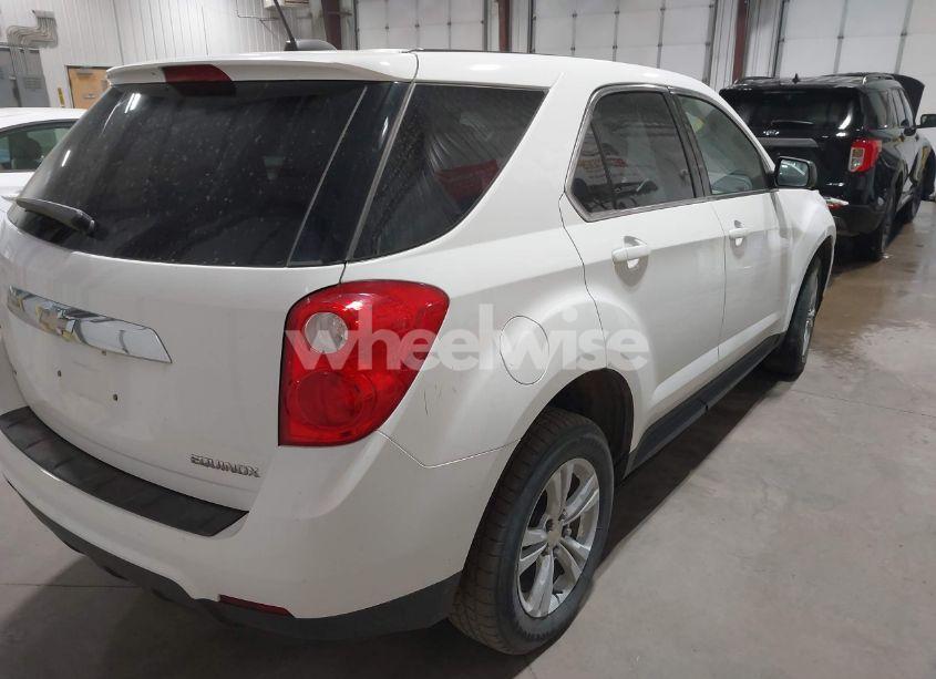 Photo 4 of 2015 Chevrolet Equinox LS (VIN 1GNFLEEK1FZ122970)