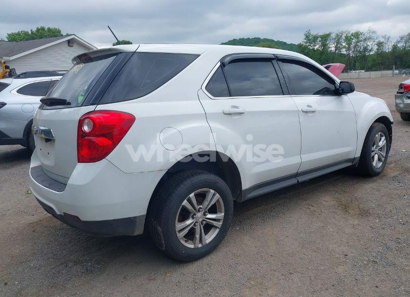 Photo 4 of 2015 Chevrolet Equinox LS (VIN 1GNFLEEK1FZ126677)