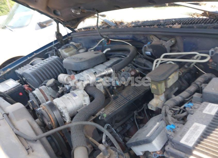 Photo 10 of 1998 Chevrolet Suburban 2500 (VIN 1GNGC26J1WJ318754)