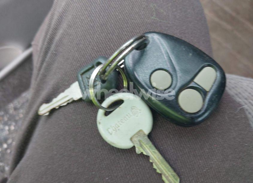 Photo 11 of 1998 Chevrolet Suburban 2500 (VIN 1GNGC26J1WJ318754)