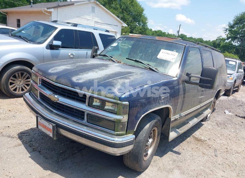 Photo 2 of 1998 Chevrolet Suburban 2500 (VIN 1GNGC26J1WJ318754)