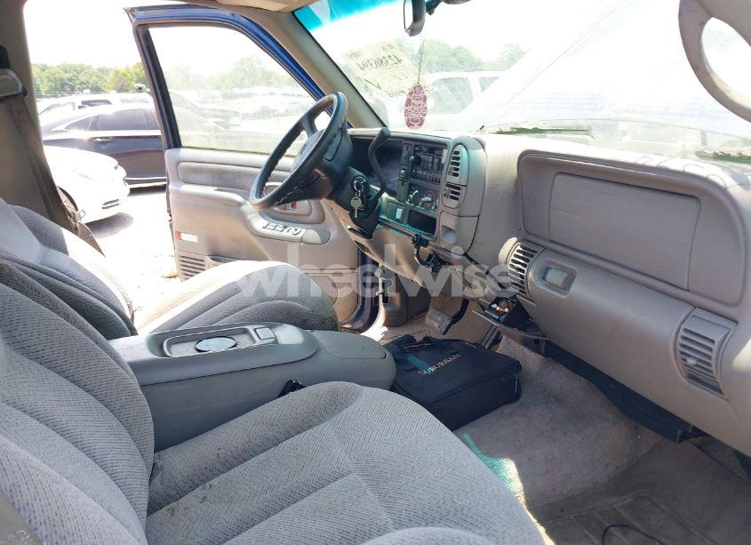 Photo 5 of 1998 Chevrolet Suburban 2500 (VIN 1GNGC26J1WJ318754)