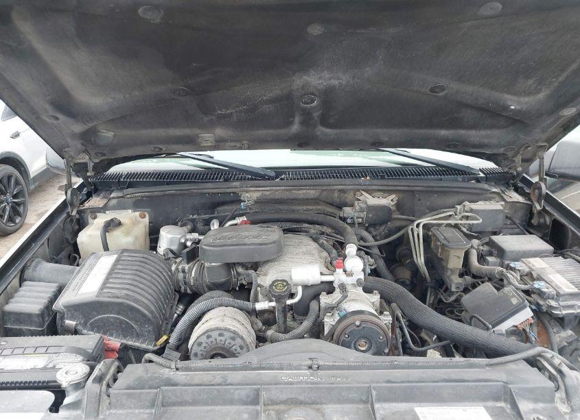 Photo 10 of 1999 Chevrolet Suburban 2500 (VIN 1GNGC26J6XJ326222)