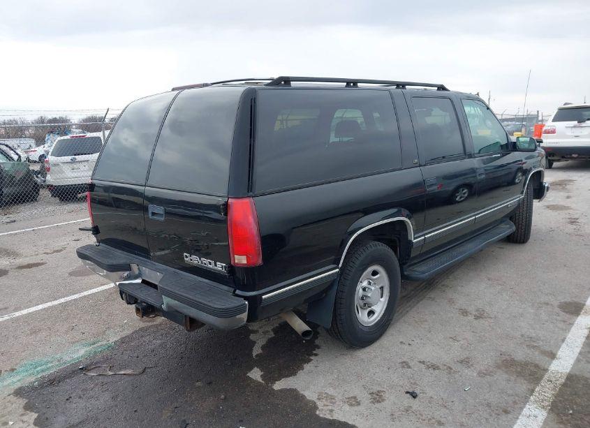 Photo 4 of 1999 Chevrolet Suburban 2500 (VIN 1GNGC26J6XJ326222)