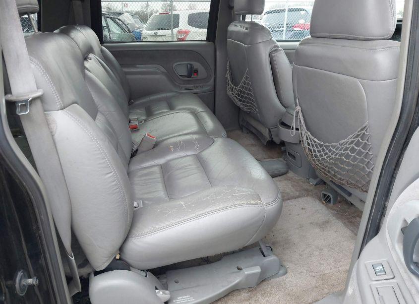 Photo 8 of 1999 Chevrolet Suburban 2500 (VIN 1GNGC26J6XJ326222)