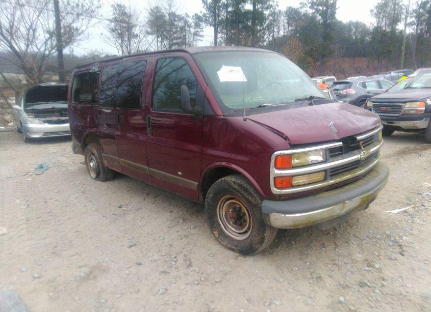 1997 Chevrolet Express (VIN 1GNGG25R7V1051792) main photo