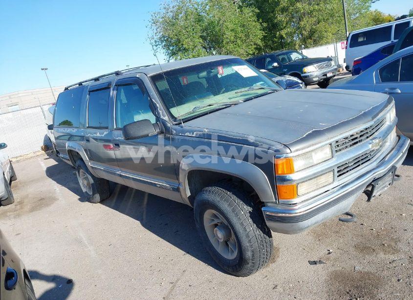 1999 Chevrolet Suburban 2500 (VIN 1GNGK26J0XJ455009) main photo