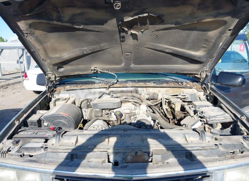 Photo 10 of 1999 Chevrolet Suburban 2500 (VIN 1GNGK26J0XJ455009)