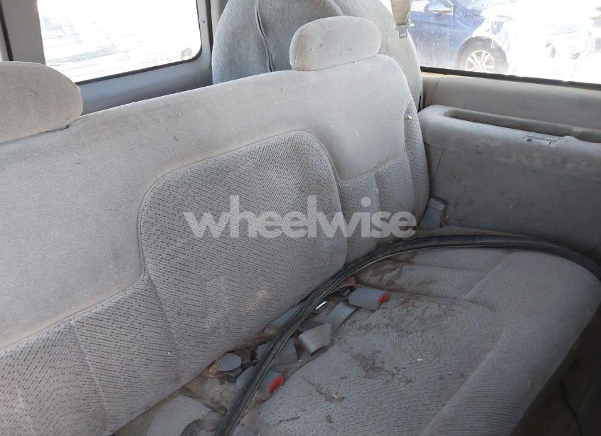 Photo 12 of 1999 Chevrolet Suburban 2500 (VIN 1GNGK26J0XJ455009)