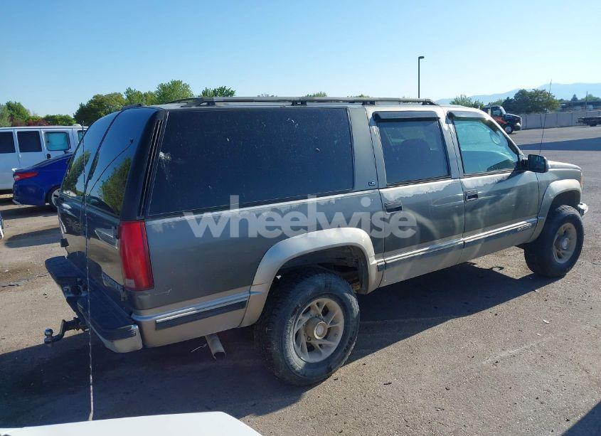 Photo 4 of 1999 Chevrolet Suburban 2500 (VIN 1GNGK26J0XJ455009)