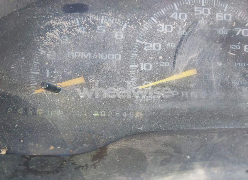 Photo 7 of 1999 Chevrolet Suburban 2500 (VIN 1GNGK26J0XJ455009)