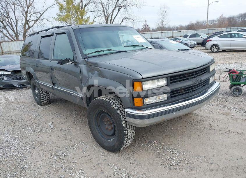 1999 Chevrolet Suburban 2500 (VIN 1GNGK26J3XJ425843) main photo