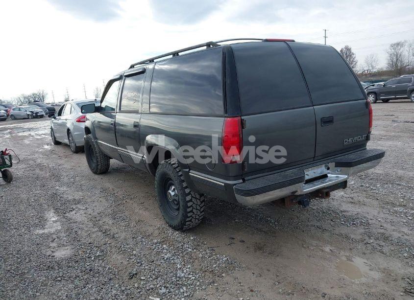 Photo 3 of 1999 Chevrolet Suburban 2500 (VIN 1GNGK26J3XJ425843)