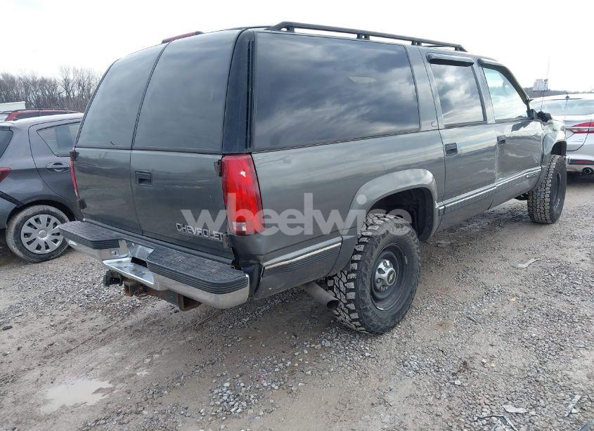 Photo 4 of 1999 Chevrolet Suburban 2500 (VIN 1GNGK26J3XJ425843)