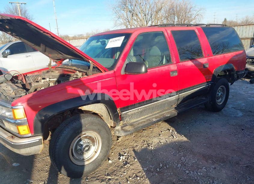 1999 Chevrolet Suburban 2500 (VIN 1GNGK26J8XJ377255) main photo