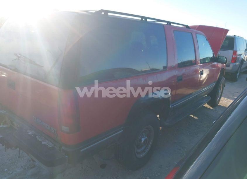 Photo 3 of 1999 Chevrolet Suburban 2500 (VIN 1GNGK26J8XJ377255)