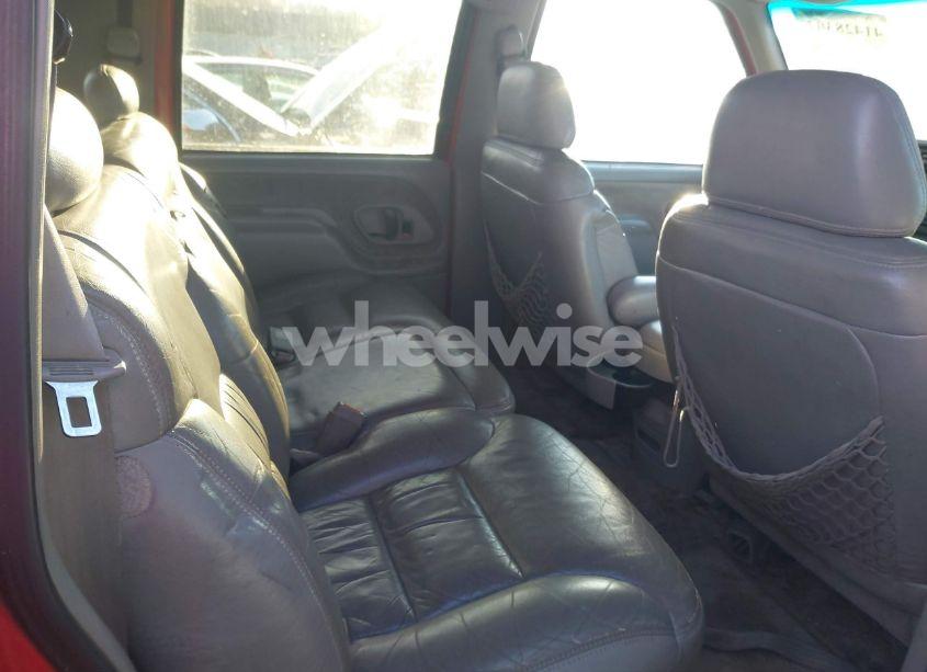 Photo 7 of 1999 Chevrolet Suburban 2500 (VIN 1GNGK26J8XJ377255)