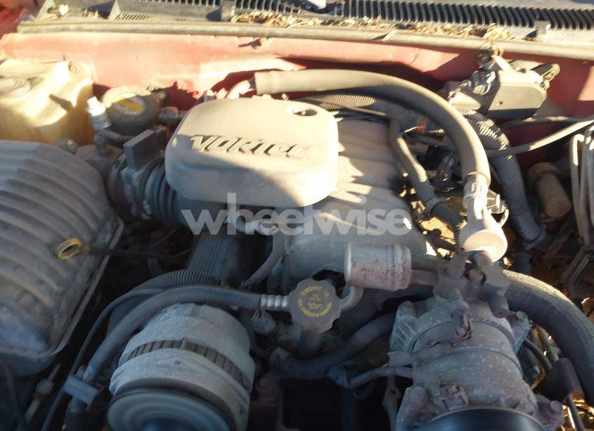 Photo 9 of 1999 Chevrolet Suburban 2500 (VIN 1GNGK26J8XJ377255)