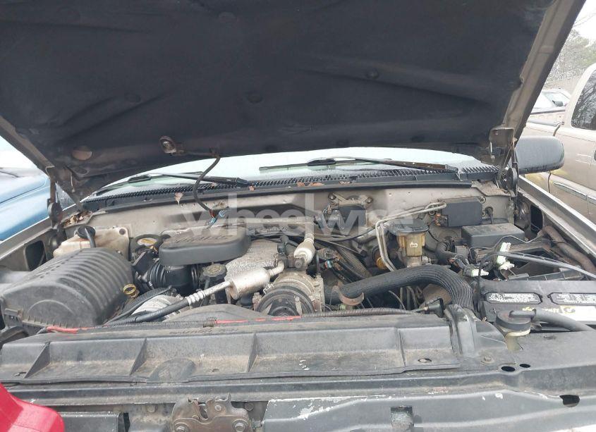 Photo 10 of 1999 Chevrolet Suburban 2500 (VIN 1GNGK26J9XJ481401)