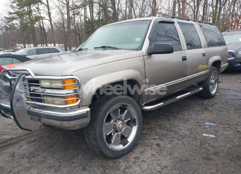 Photo 2 of 1999 Chevrolet Suburban 2500 (VIN 1GNGK26J9XJ481401)