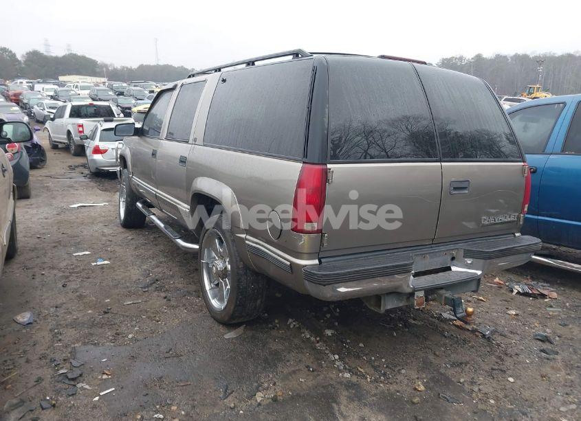 Photo 3 of 1999 Chevrolet Suburban 2500 (VIN 1GNGK26J9XJ481401)