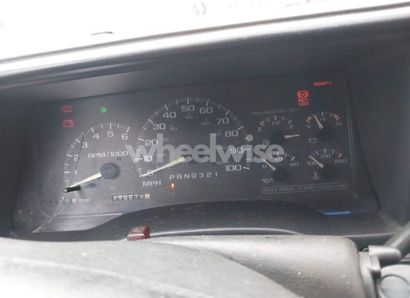 Photo 7 of 1999 Chevrolet Suburban 2500 (VIN 1GNGK26J9XJ481401)