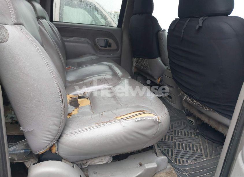 Photo 8 of 1999 Chevrolet Suburban 2500 (VIN 1GNGK26J9XJ481401)