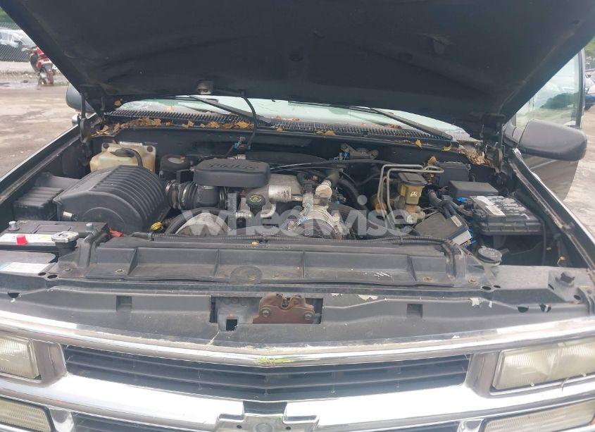Photo 10 of 1999 Chevrolet Suburban 2500 (VIN 1GNGK26JXXJ454336)