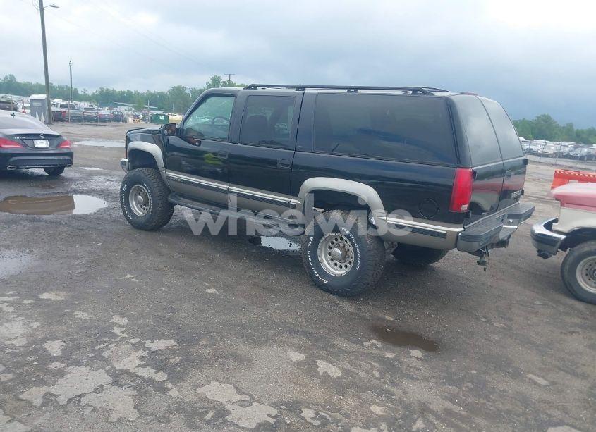 Photo 3 of 1999 Chevrolet Suburban 2500 (VIN 1GNGK26JXXJ454336)