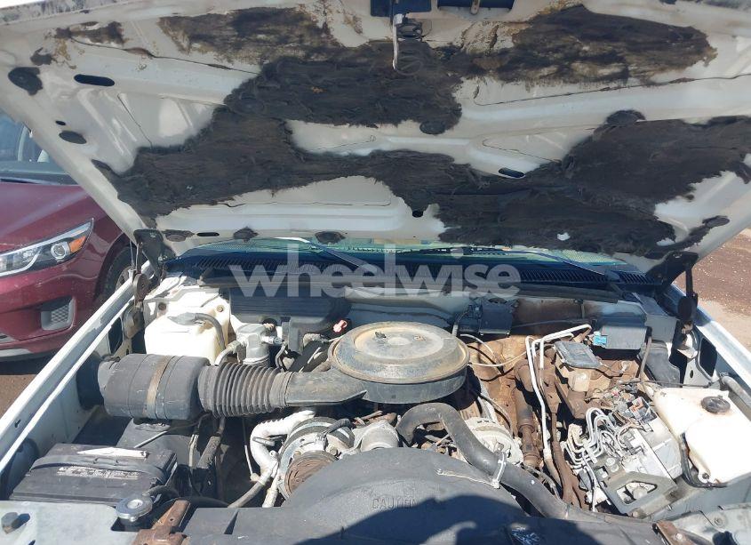 Photo 10 of 1993 Chevrolet Suburban K2500 (VIN 1GNGK26KXPJ307796)