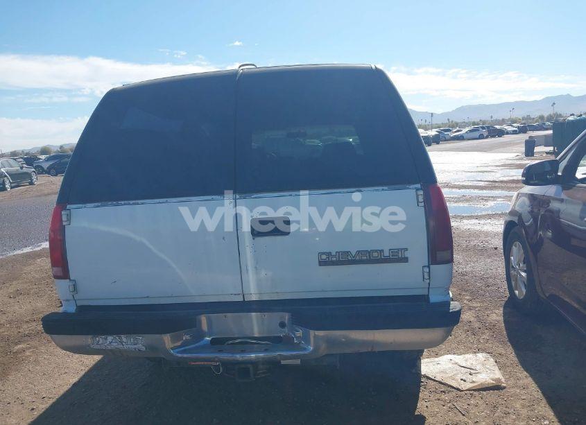 Photo 16 of 1993 Chevrolet Suburban K2500 (VIN 1GNGK26KXPJ307796)