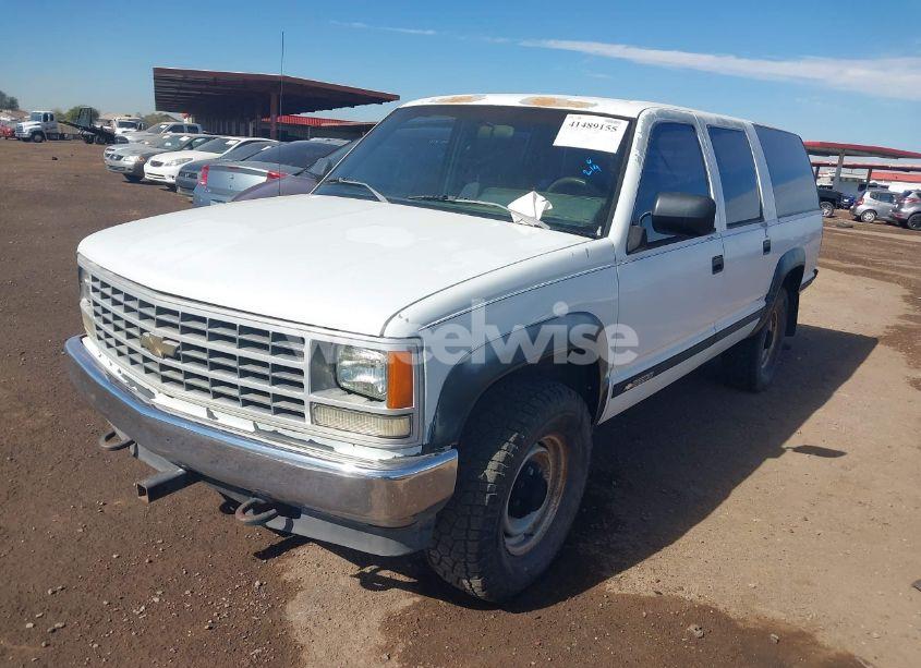 Photo 2 of 1993 Chevrolet Suburban K2500 (VIN 1GNGK26KXPJ307796)