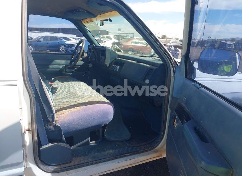 Photo 5 of 1993 Chevrolet Suburban K2500 (VIN 1GNGK26KXPJ307796)