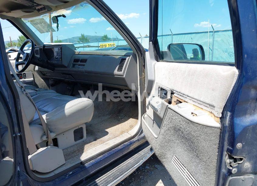 Photo 5 of 1994 Chevrolet Suburban K2500 (VIN 1GNGK26N4RJ406269)