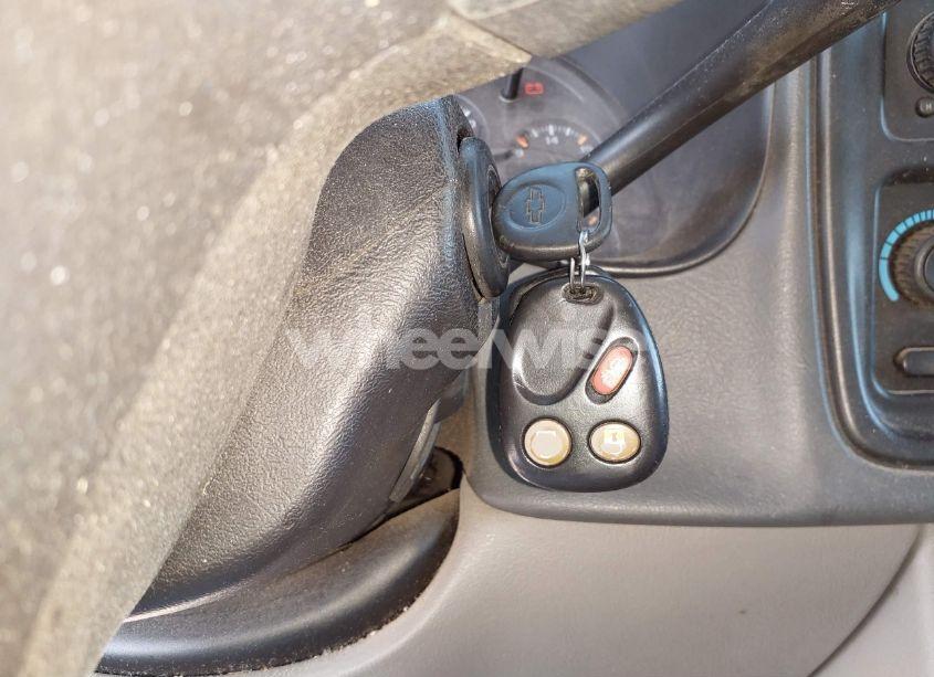 Photo 11 of 2004 Chevrolet Suburban 2500 LT (VIN 1GNGK26U54R157174)