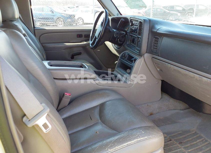 Photo 5 of 2004 Chevrolet Suburban 2500 LT (VIN 1GNGK26U54R157174)