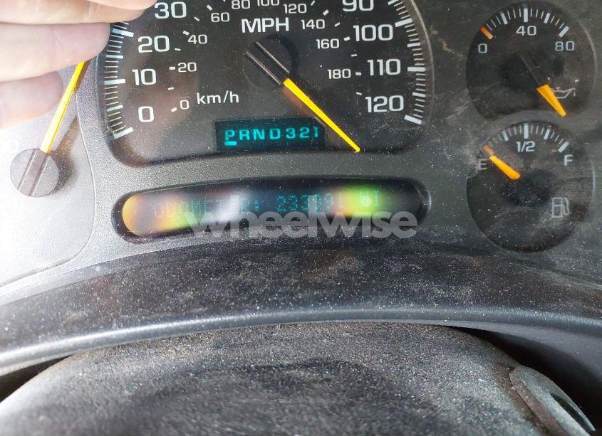 Photo 7 of 2004 Chevrolet Suburban 2500 LT (VIN 1GNGK26U54R157174)