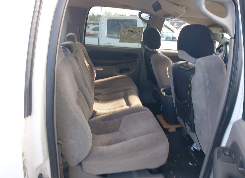 Photo 8 of 2003 Chevrolet Suburban 2500 LS (VIN 1GNGK26U73R291828)