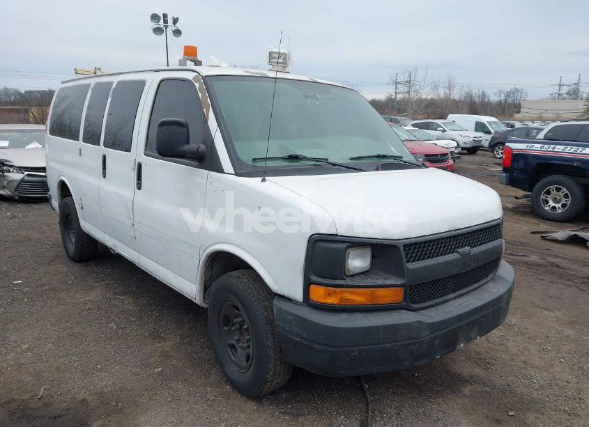 2008 Chevrolet Express LS (VIN 1GNHG35KX81223024) main photo
